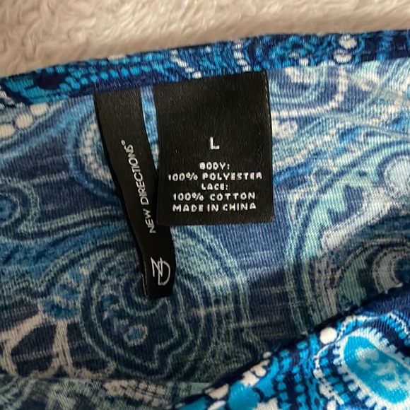 New Directions navy blue paisley top with bell sleeves size large - Picture 3 of 4